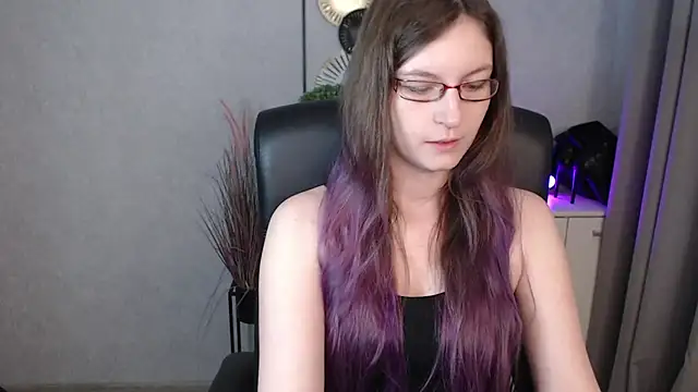 Snapshot of emmaxDelight chatting on October 24, 5:28 am emmaxDelight online show from October 24, 5:28 am