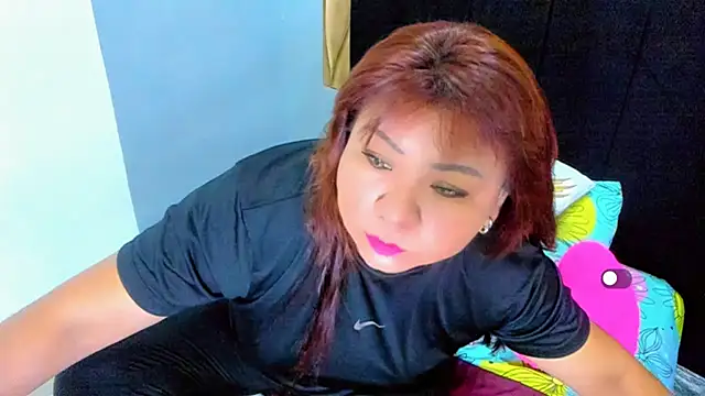 Snapshot of victoria_love89 chatting on November 17, 2:04 am victoria love89 online show from November 17, 2:04 am