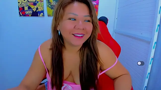 Snapshot of victoria_love89 chatting on February 20, 6:48 am victoria love89 online show from February 20, 6:48 am