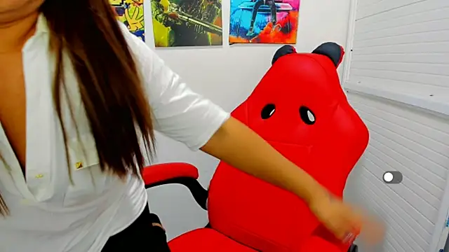 Snapshot of victoria_love89 chatting on February 6, 2:07 am victoria love89 online show from February 6, 2:07 am