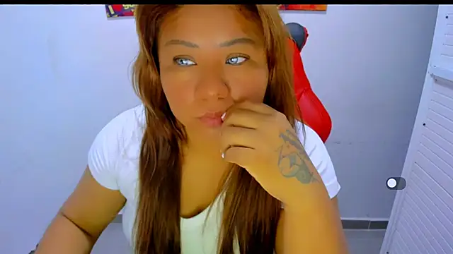 Snapshot of victoria_love89 chatting on December 5, 1:49 am victoria love89 online show from December 5, 1:49 am