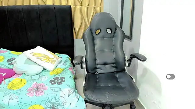 Snapshot of victoria_love89 chatting on November 9, 2:37 am victoria love89 online show from November 9, 2:37 am