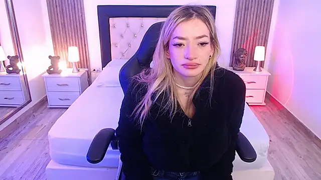 Snapshot of zoe_jones13 chatting on October 11, 3:18 am zoe jones13 online show from October 11, 3:18 am