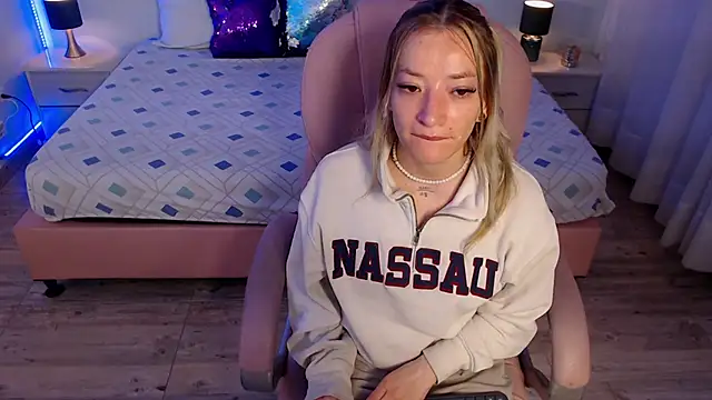 zoe jones13 online show from February 20, 3:36 am