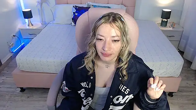 zoe jones13 online show from February 27, 3:07 am