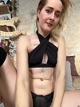 Snapshot of JoleneFuego chatting on February 3, 9:14 am JoleneFuego online show from February 3, 9:14 am