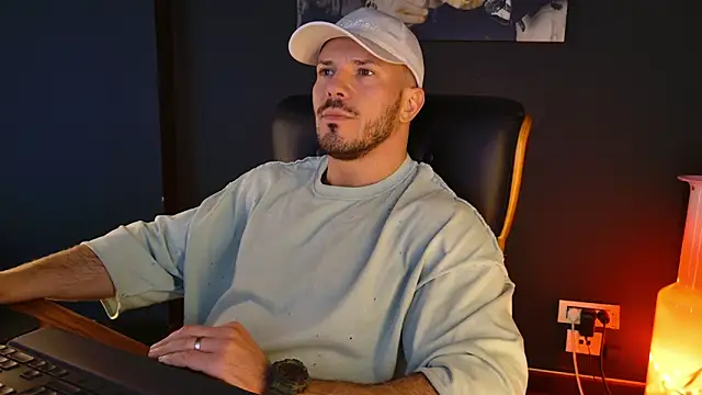 AngeloEric online show from December 19, 1:24 pm