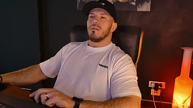 AngeloEric online show from December 21, 8:16 am