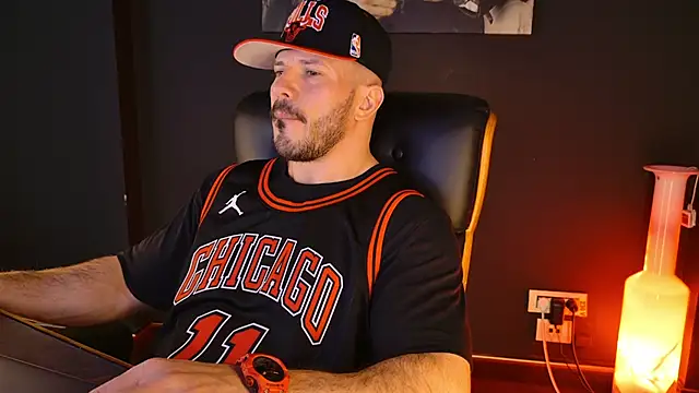 AngeloEric online show from April 2, 10:44 am