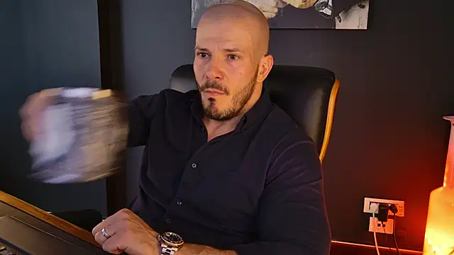 AngeloEric online show from April 18, 11:01 am