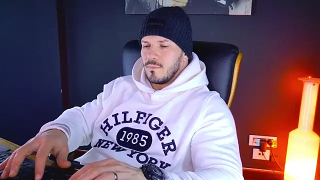 AngeloEric online show from January 28, 1:49 pm