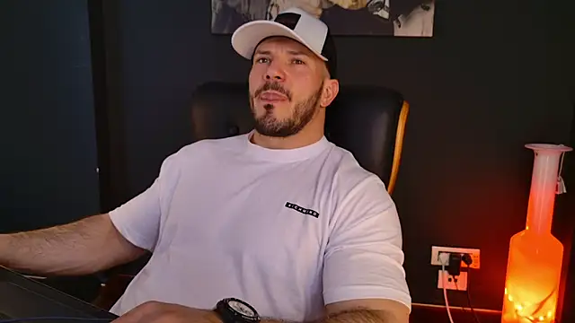 AngeloEric online show from April 19, 11:22 am