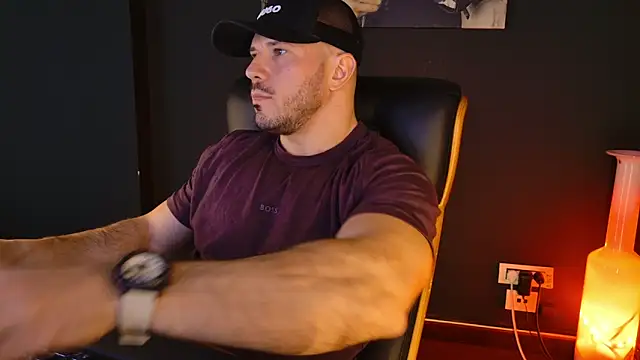 AngeloEric online show from December 15, 11:49 am