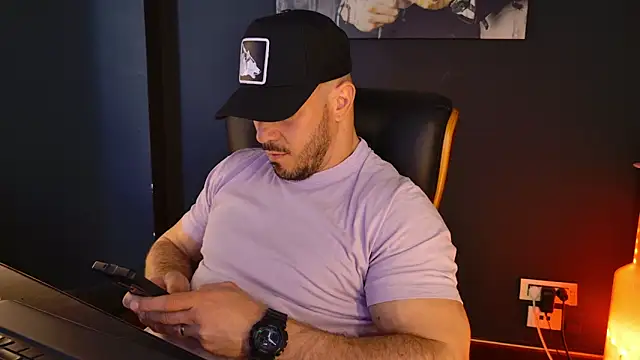 Snapshot of AngeloEric chatting on April 23, 10:55 am AngeloEric online show from April 23, 10:55 am