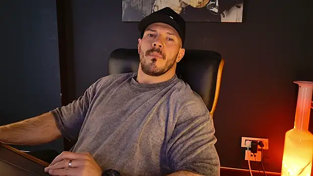 AngeloEric online show from March 31, 9:33 am