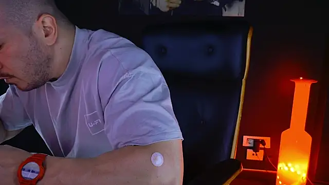 AngeloEric online show from February 9, 10:00 pm