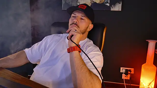 AngeloEric online show from October 31, 12:46 pm