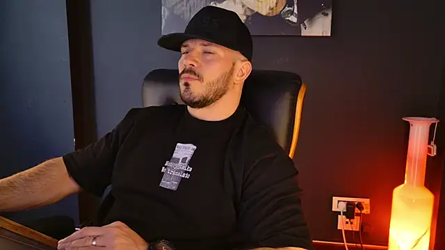 AngeloEric online show from March 26, 10:57 am