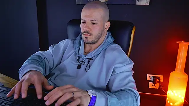 AngeloEric online show from February 12, 9:20 am