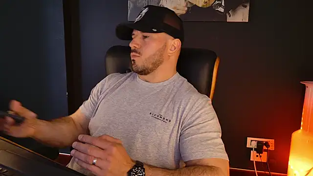 AngeloEric online show from April 22, 10:44 am