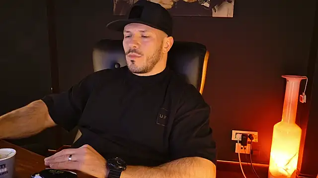 AngeloEric online show from December 17, 2:22 pm