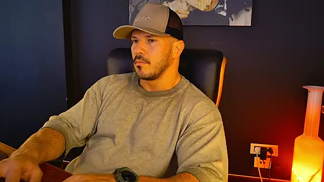 AngeloEric online show from September 18, 11:57 am