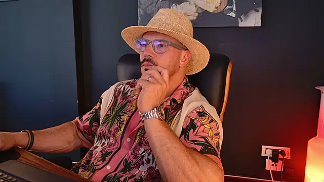 AngeloEric online show from September 20, 10:20 am