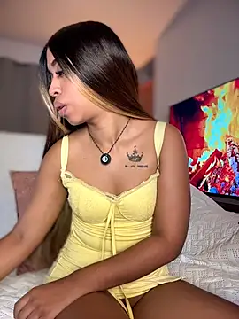 Snapshot of bella__honey chatting on November 11, 3:23 am bella honey online show from November 11, 3:23 am