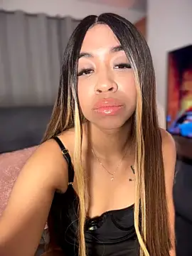 Snapshot of bella__honey chatting on November 23, 6:01 am bella honey online show from November 23, 6:01 am