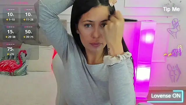 Snapshot of Emma_Brown_0 chatting on February 5, 8:04 pm Emma Brown 0 online show from February 5, 8:04 pm