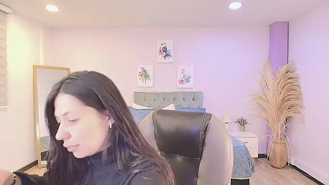 Snapshot of Emma_Brown_0 chatting on June 30, 12:05 pm Emma Brown 0 online show from June 30, 12:05 pm