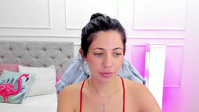 Snapshot of Emma_Brown_0 chatting on February 4, 8:28 pm Emma Brown 0 online show from February 4, 8:28 pm