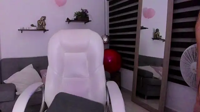 Snapshot of zoe_turnner_18 chatting on November 23, 12:15 pm zoe turnner 18 online show from November 23, 12:15 pm