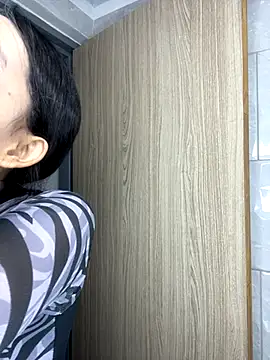 lilithTeen1  online show from November 5, 8:12 pm