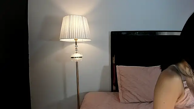 lilithTeen1  online show from March 22, 10:33 pm