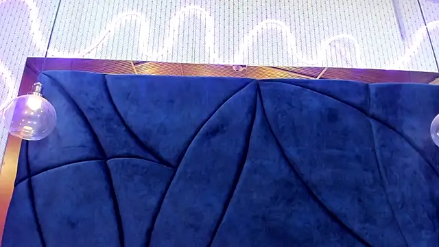 LARISSAEVANS online show from March 12, 6:22 pm