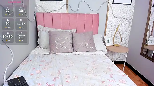 LARISSAEVANS online show from November 26, 3:06 am