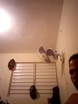 Snapshot of calollero123 chatting on February 11, 2:25 am calollero123 online show from February 11, 2:25 am