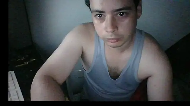 Snapshot of Gasparin32 chatting on April 29, 3:11 am Gasparin32 online show from April 29, 3:11 am