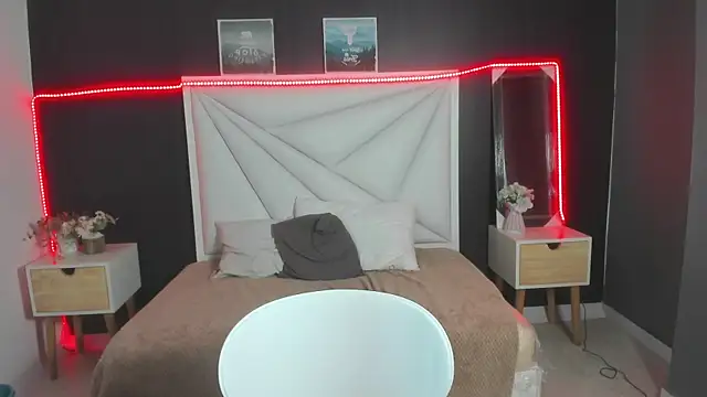 Lina Castle online show from February 6, 3:59 am