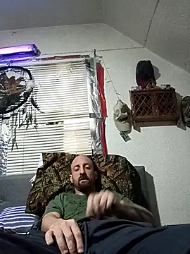 Snapshot of armdy371 chatting on May 2, 11:32 pm armdy371 online show from May 2, 11:32 pm