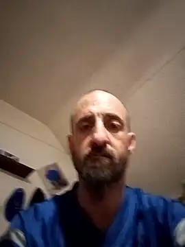 Snapshot of armdy371 chatting on April 11, 1:37 pm armdy371 online show from April 11, 1:37 pm