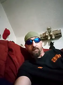 Snapshot of armdy371 chatting on April 30, 3:02 am armdy371 online show from April 30, 3:02 am