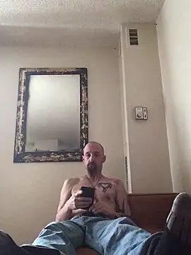 Snapshot of armdy371 chatting on March 30, 8:43 pm armdy371 online show from March 30, 8:43 pm