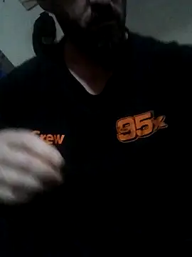 Snapshot of armdy371 chatting on April 29, 4:11 pm armdy371 online show from April 29, 4:11 pm