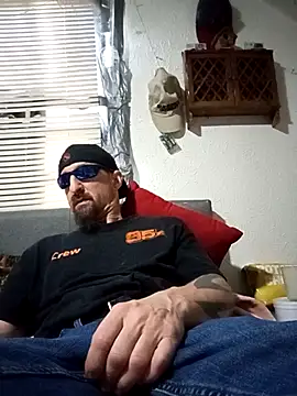 Snapshot of armdy371 chatting on April 26, 8:17 pm armdy371 online show from April 26, 8:17 pm