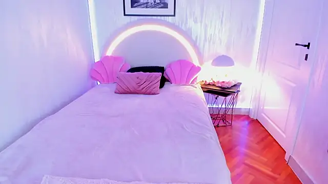 NatalyThorn88 online show from June 1, 4:24 am
