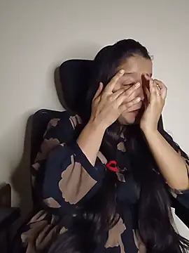 Snapshot of Simran-Kaur143 chatting on July 9, 10:15 am Simran-Kaur143 online show from July 9, 10:15 am