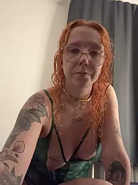 Snapshot of alt_cutie chatting on October 3, 7:59 pm alt cutie online show from October 3, 7:59 pm