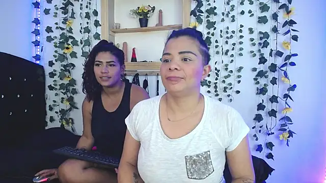 Snapshot of kaylie_dakota chatting on October 18, 2:19 pm kaylie dakota online show from October 18, 2:19 pm
